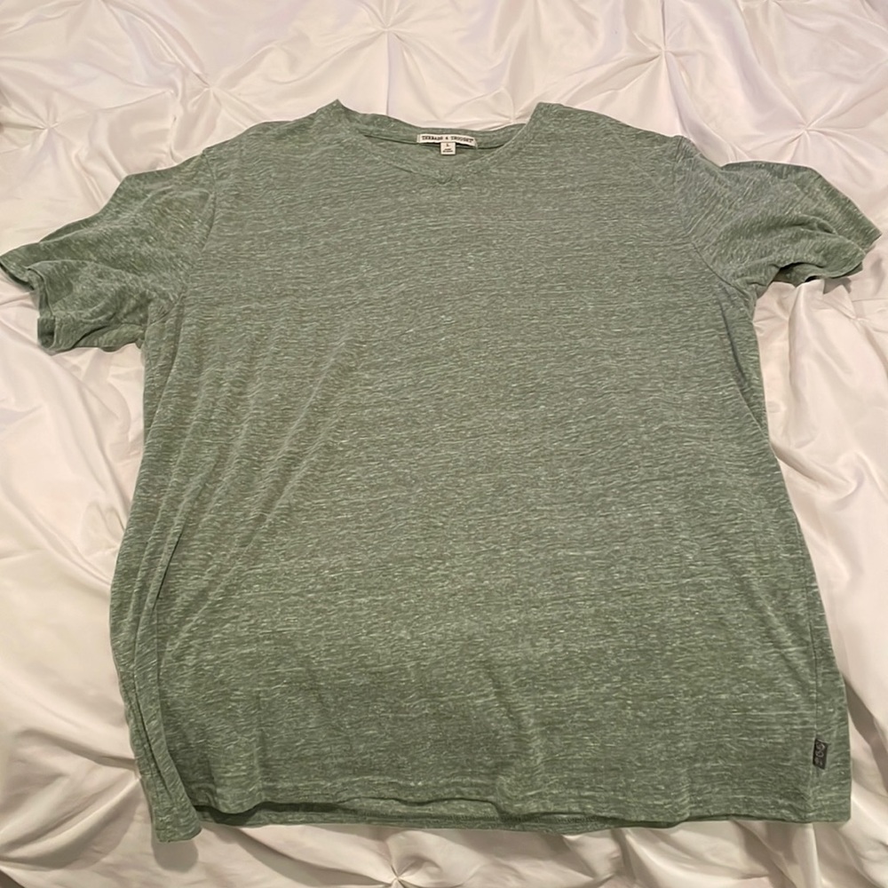 Threads 4 Thought V neck tee, Size L.